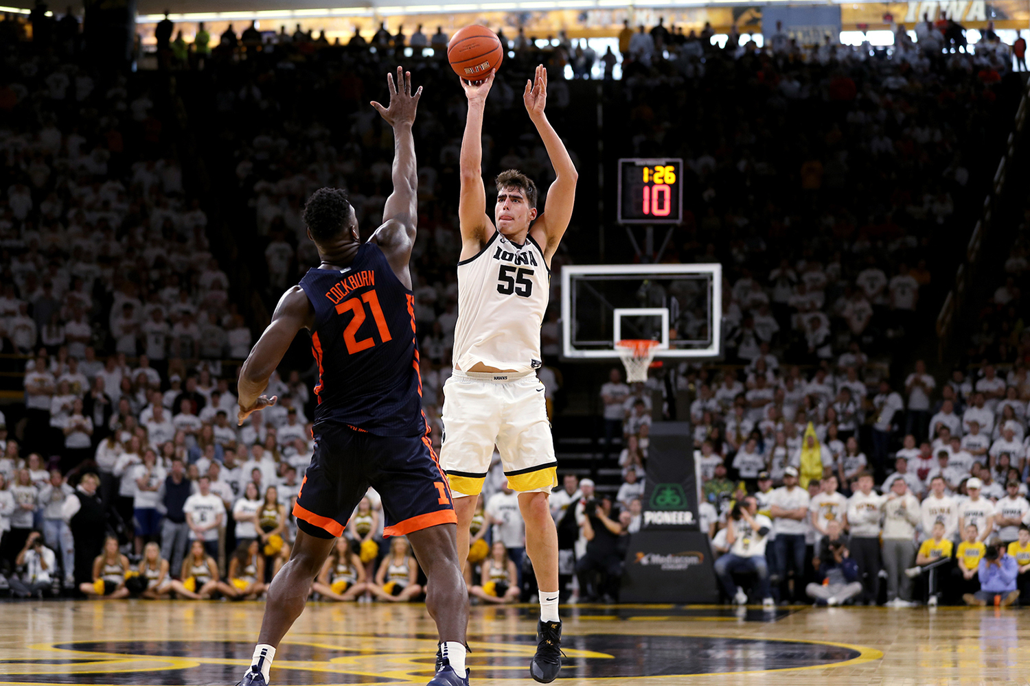 luka-garza-kofi-cockburn-iowa-basketball