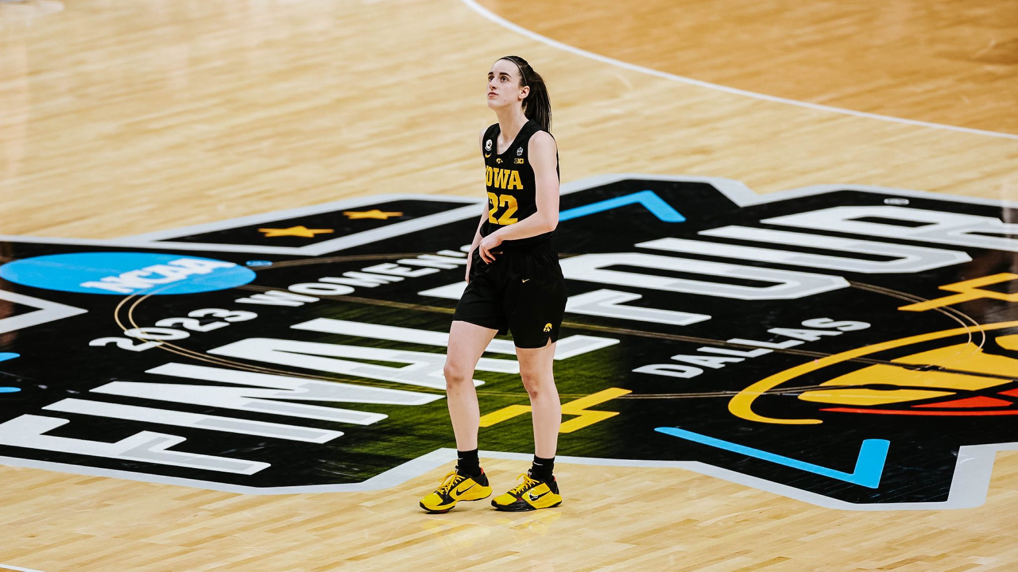 Caitlin Clark named Wooden Award National Player of the Year Hawk Fanatic