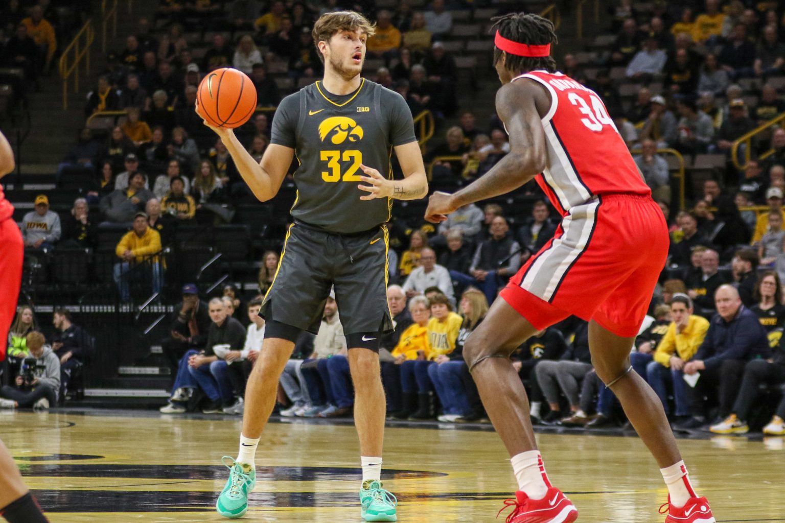 Iowa men's basketball team will face Washington State in Quad Cities