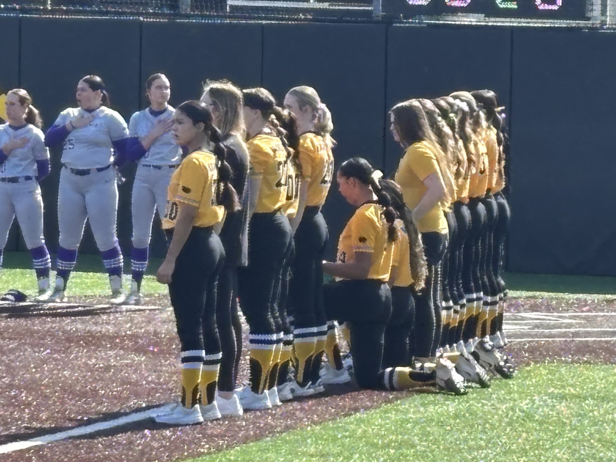 softball kneel