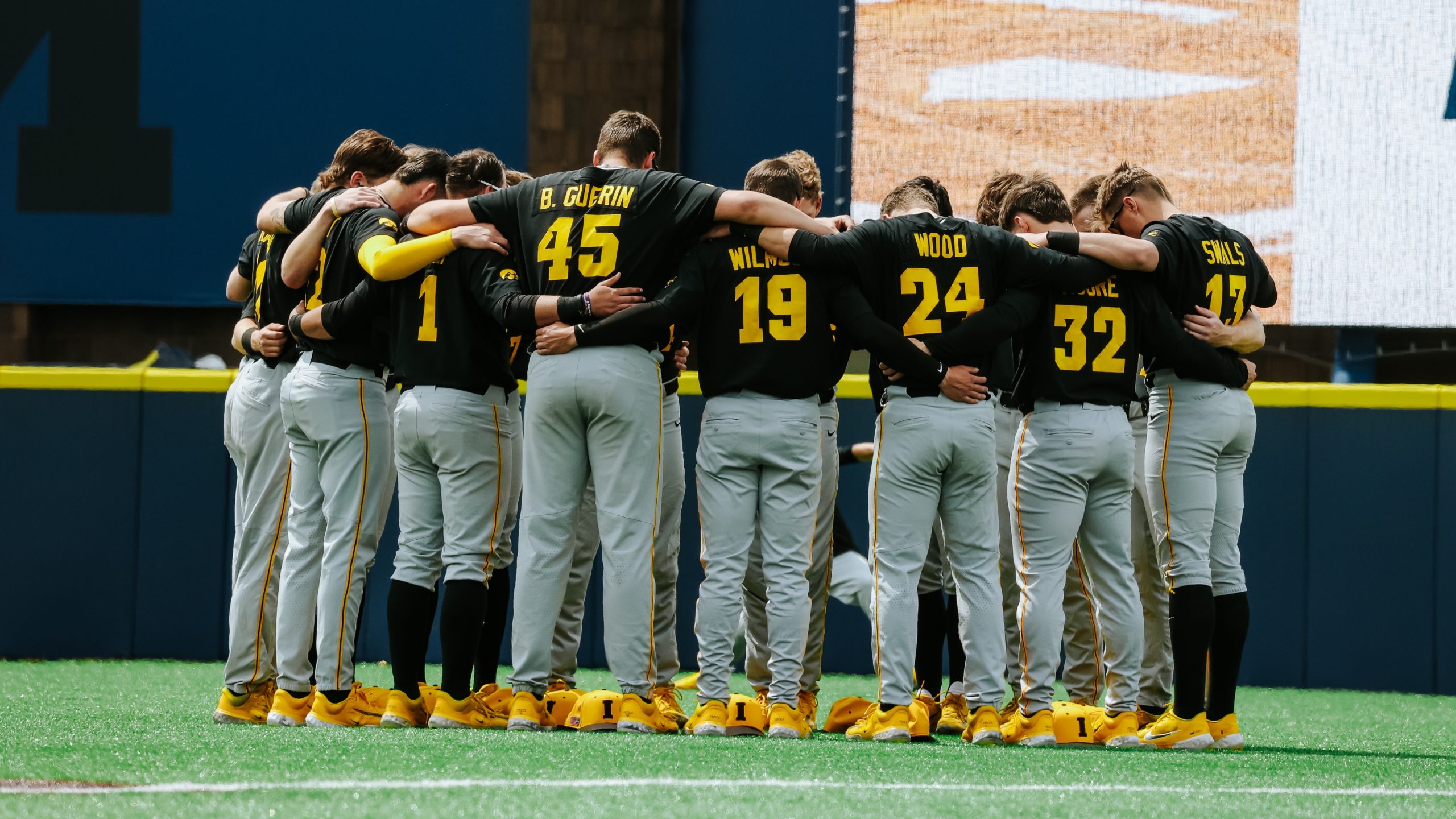 base huddle