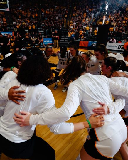women fdu huddle